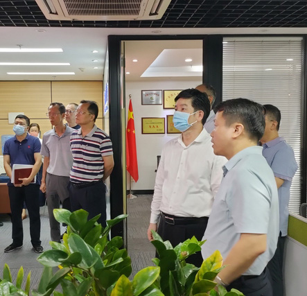 區人大常委會藍小環(huán)主任莅臨駿伯人力調(diào)研