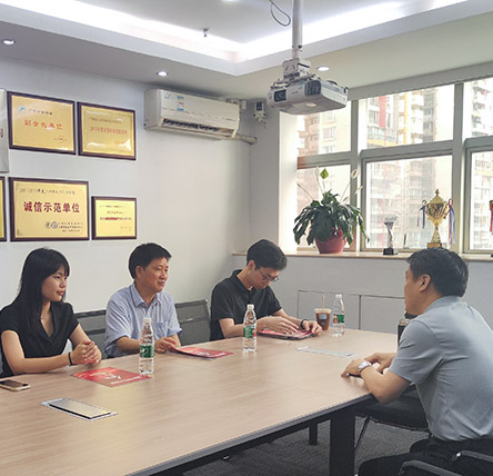 省人才交流協會陳(chén)進新會長(zhǎng)莅臨駿伯人力集團調研